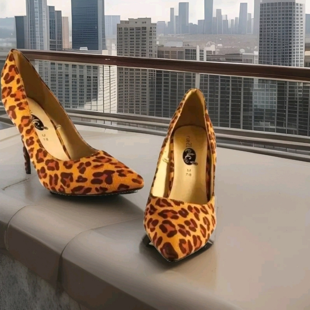 Brown Animal Print High Heel Shoes size 7/8 pointed toe *